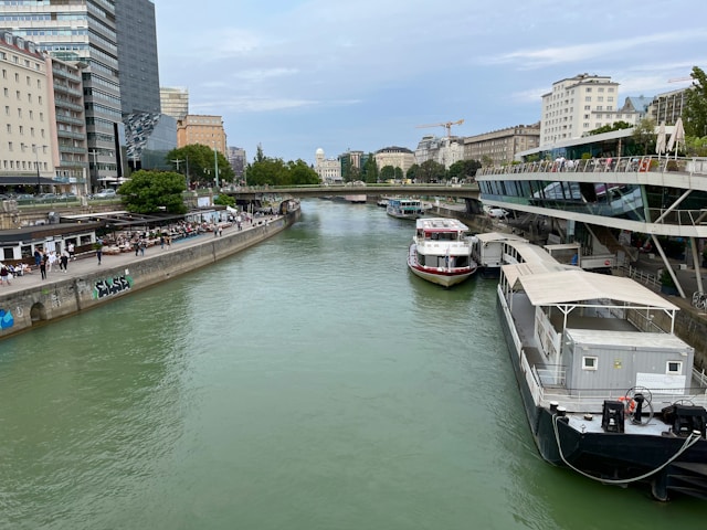 Luxury barge cruise France