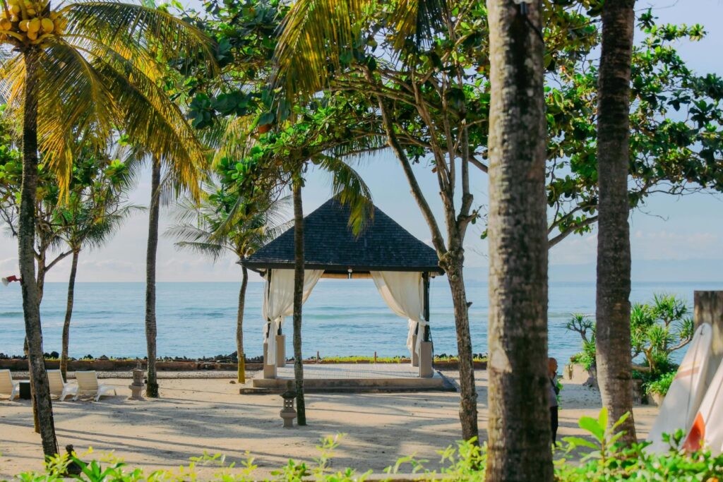 Bali jungle villa and beachfront luxury resort comparison
