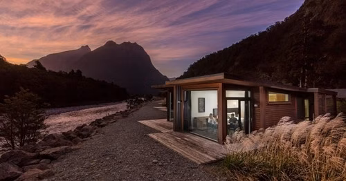 Best Areas to Stay Near Milford Sound for Scenic Luxury