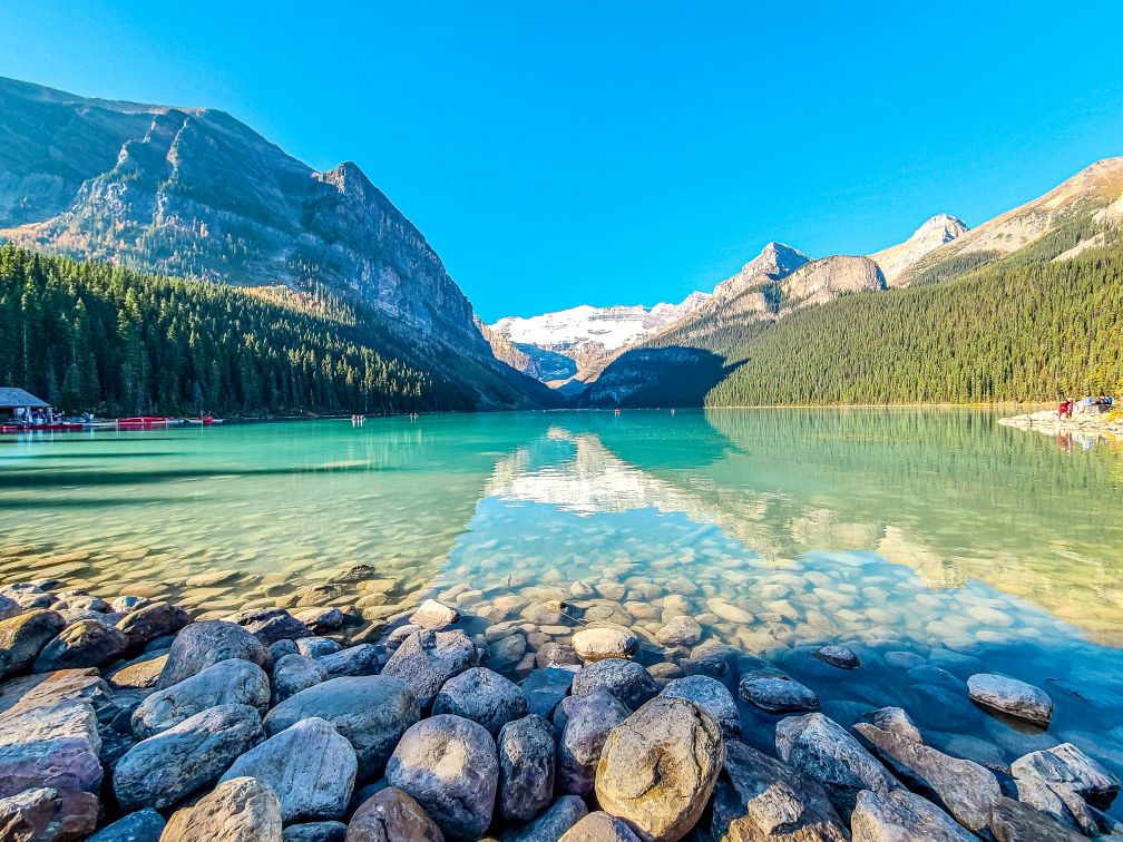 Mountain view in Banff and Lake Louise for couples planning a luxury Canadian Rockies escape