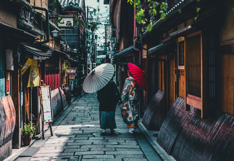 Scenic Kyoto temple walking route for couples