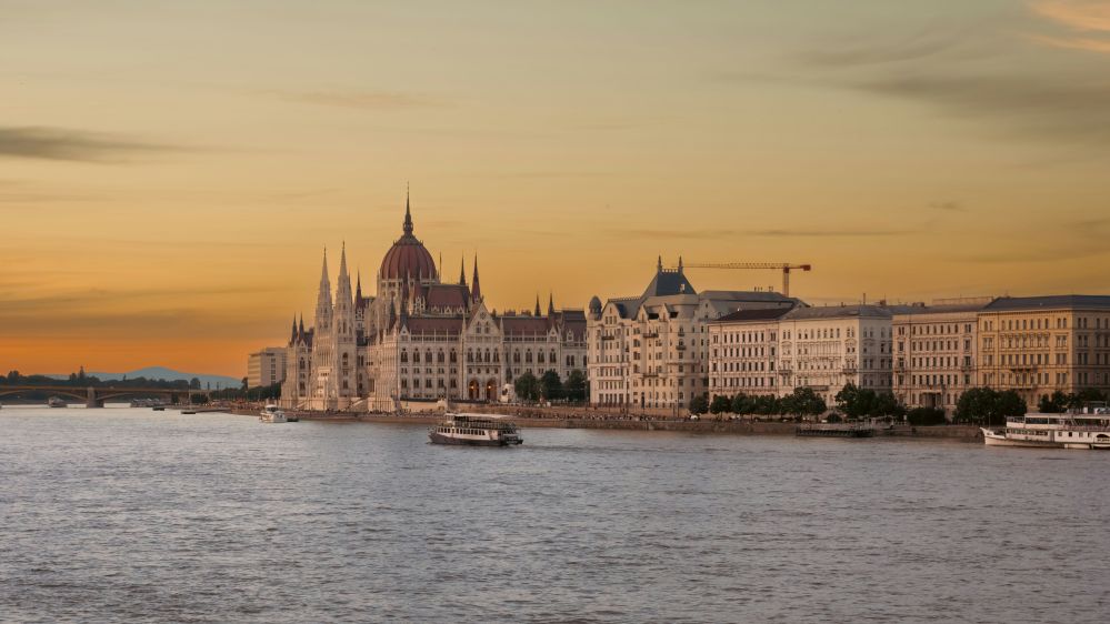 Budapest Danube dinner experience for couples.