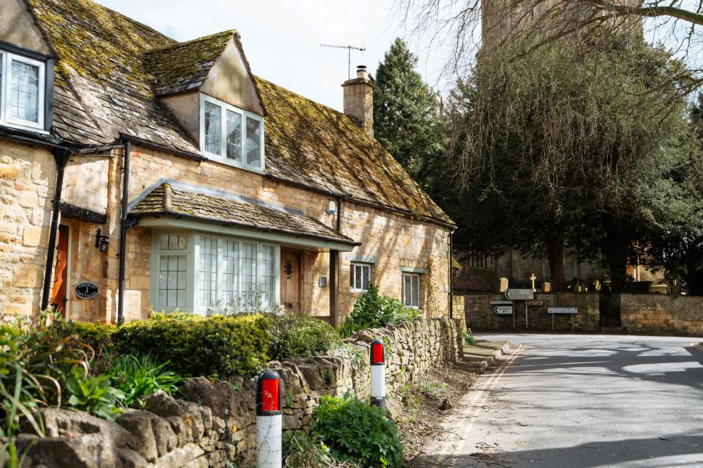 cotswolds countryside walking lane