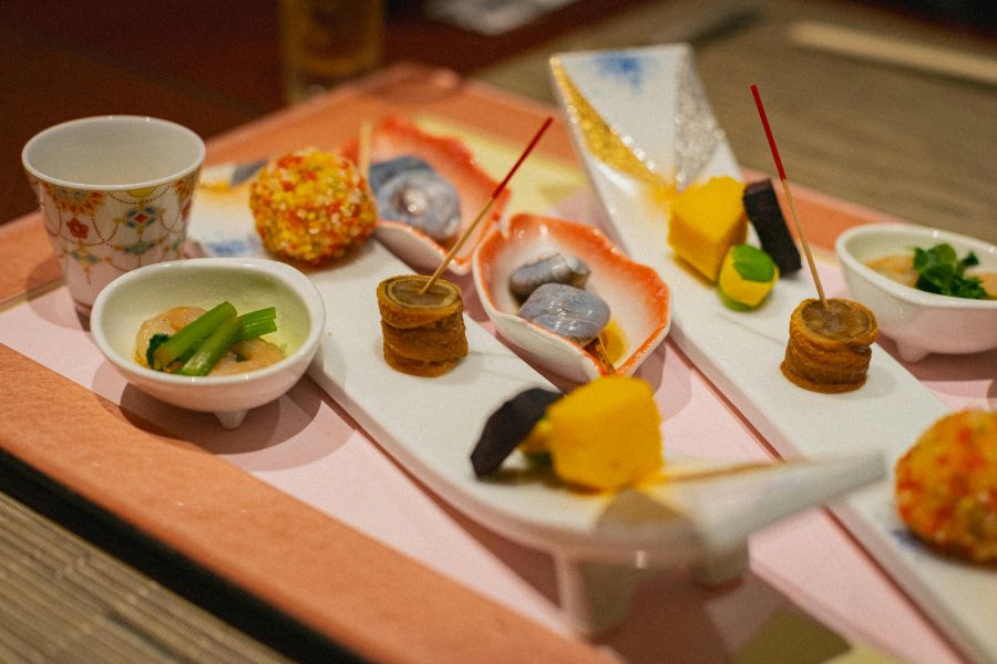 Kaiseki meal presentation
