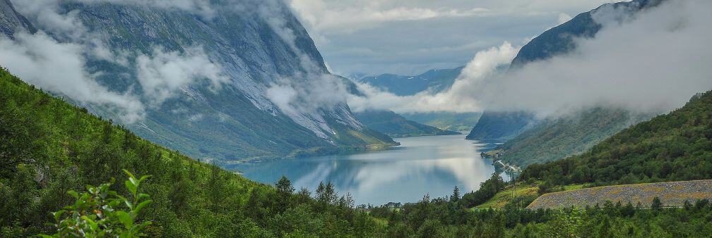 When Norwegian Fjords Are Most Beautiful for Couples