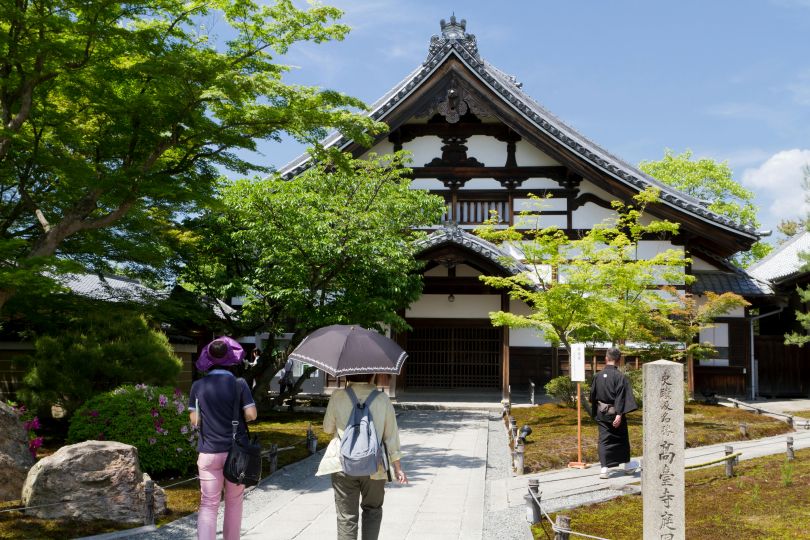 Kyoto private guide temple tour couple