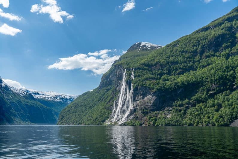 geiranger waterfall cruise couple
