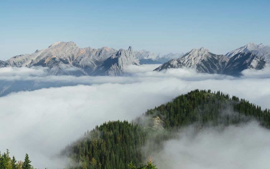 The Icefields Parkway Turns the Drive Into the Destination