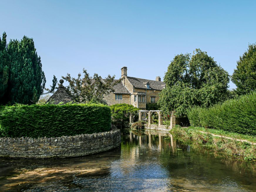 Food, Pubs, Gardens, and Quiet Afternoons Are Part of the Trip
