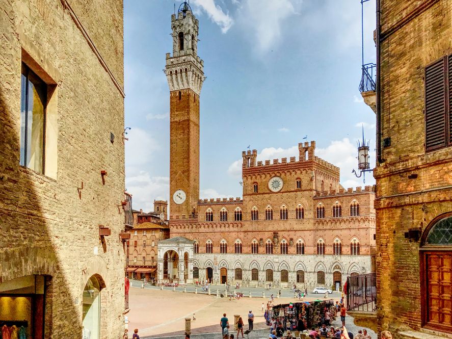 Autumn in Tuscany: Harvest Energy and Shortening Days